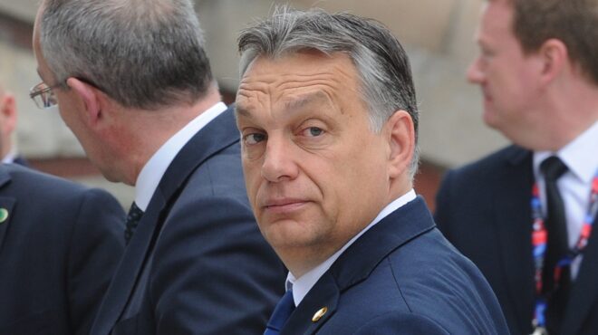 ο-αντι-eυρωπαίος-ορμπαν-παραδίδει-το-τι-563396578