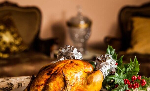 κότα-γεμιστή-με-κιμά-και-δαμάσκηνα-563371804