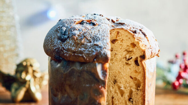 κλασικό-πανετόνε-με-σταφίδες-και-φρου-563386666