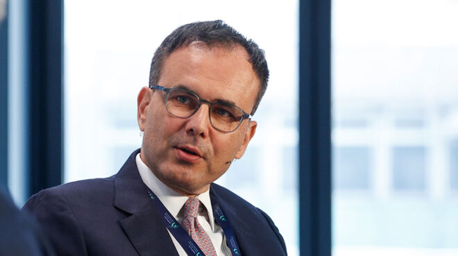 θεωρείο-ο-πατέλης-και-ο-οικονομικός-σύ-563389945