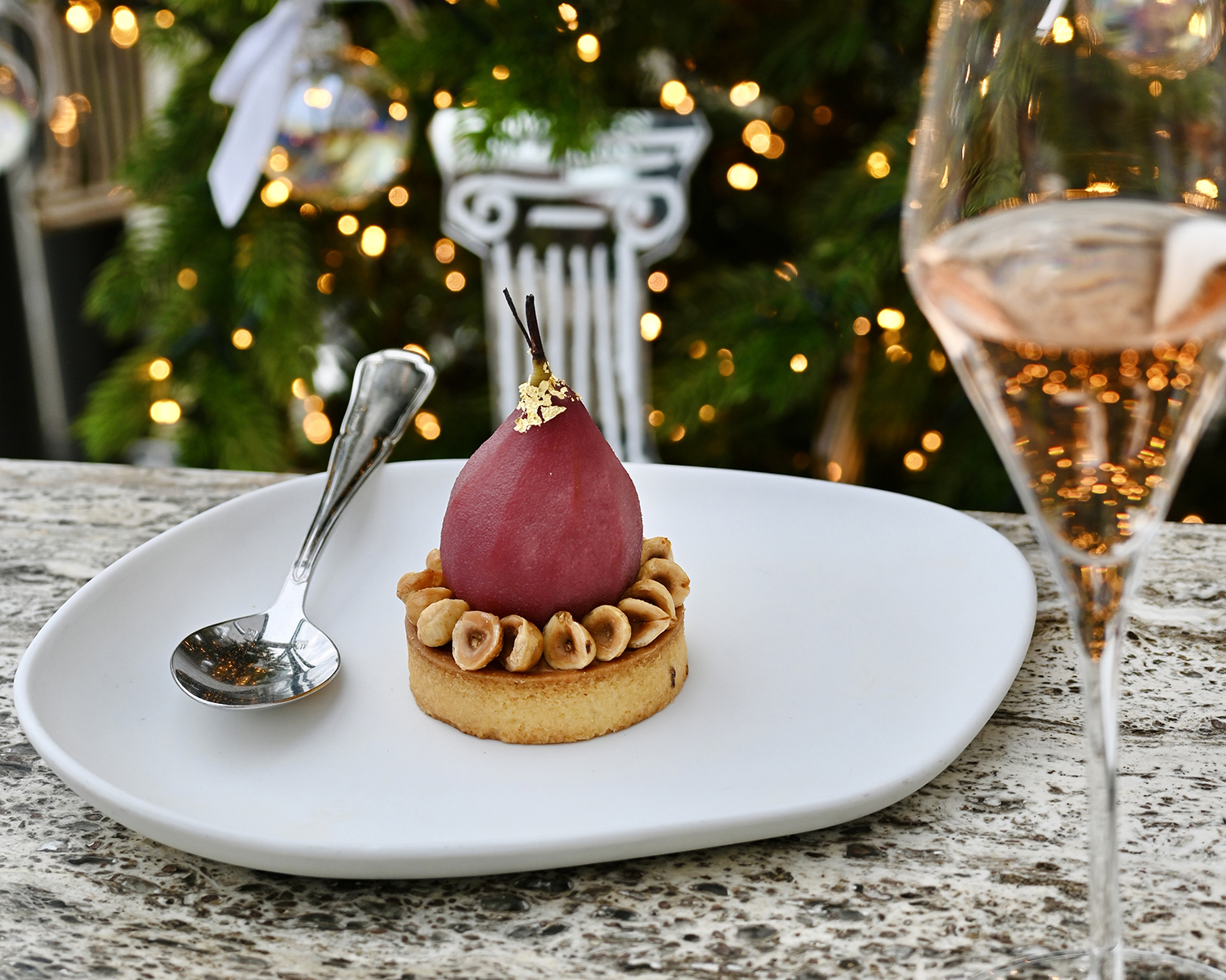 YOU DESERVE WOW: Το The Dolli φέρνει τη μαγεία των γιορτών στην καρδιά της Αθήνας-1