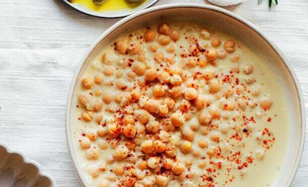 ρεβυθάδα-με-ταχίνι-και-πάπρικα-563369902