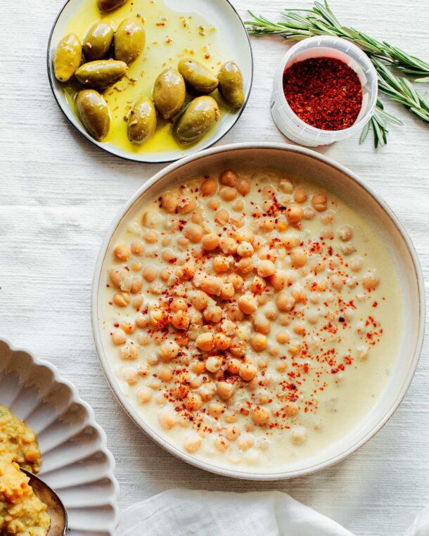 ρεβυθάδα-με-ταχίνι-και-πάπρικα-563369902