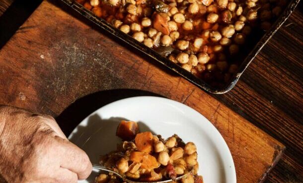 ρεβύθια-φούρνου-με-καρότα-και-πολλά-μυ-563355517