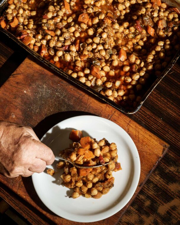 ρεβύθια-φούρνου-με-καρότα-και-πολλά-μυ-563355517