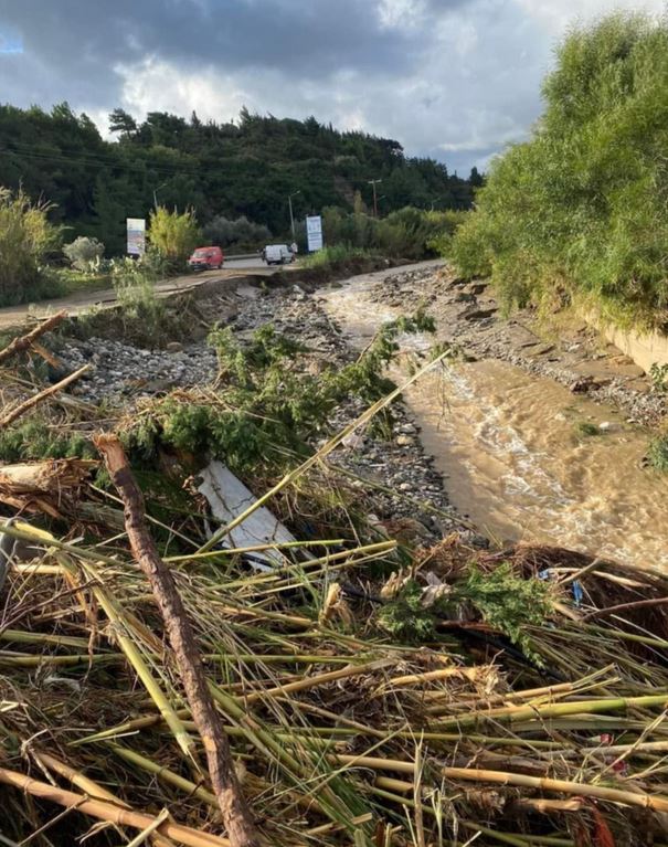 «Η κατάσταση στη Ρόδο είναι χαοτική» – Δεκάδες παραμένουν χωρίς νερό και φως-3