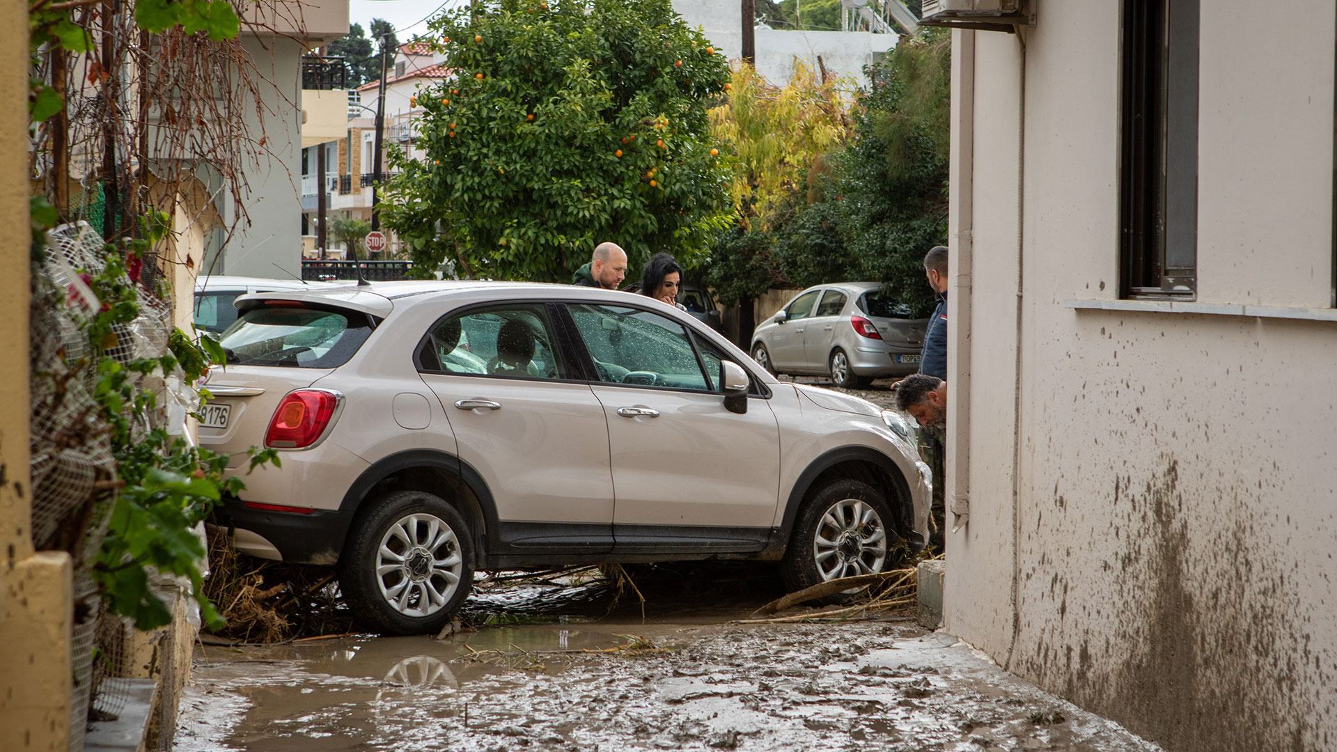 «Η κατάσταση στη Ρόδο είναι χαοτική» – Δεκάδες παραμένουν χωρίς νερό και φως-2