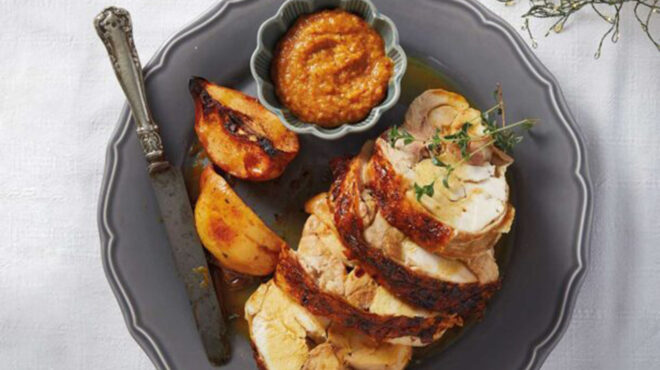 ρολό-κοτόπουλο-με-κρασάτη-σάλτσα-κυδω-563359237