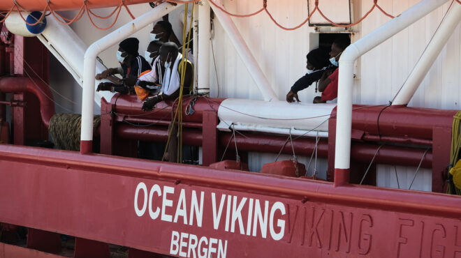 σχεδόν-130-μετανάστες-εκ-των-οποίων-43-παιδ-563375419