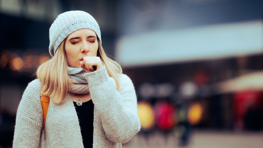 επίμονος-ξηρός-βήχας-πόσο-πρέπει-να-563390485