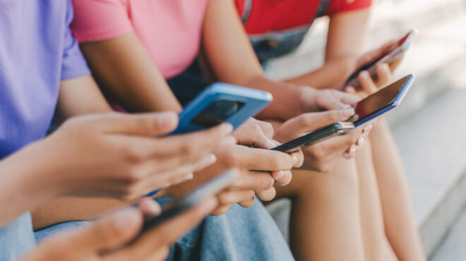 δ-παπαστεργίου-εξετάζουμε-τον-ηλικια-563368375