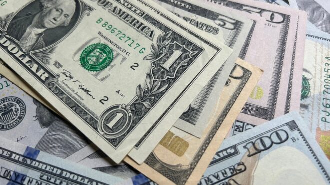 wall-street-το-ράλι-του-δολαρίου-θα-συνεχιστεί-τ-563378890