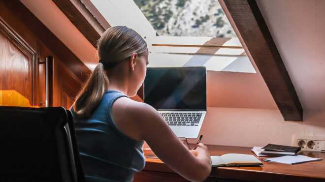 ξαφνικός-έρωτας-για-την-τηλεργασία-563383633