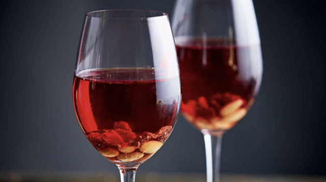 σκανδιναβικό-ζεστό-κρασί-με-πόρτο-βότ-563391847