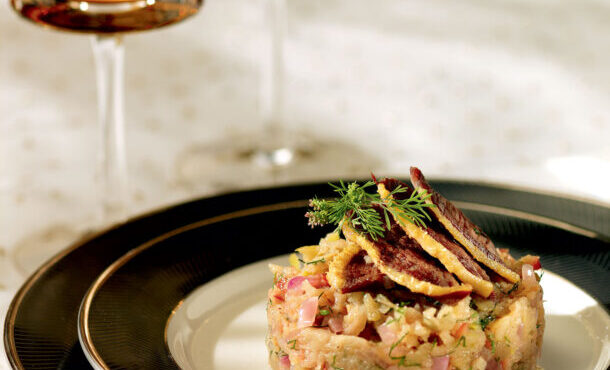 στήθος-πάπιας-καπνιστό-με-τρίμμα-μήλο-563369914