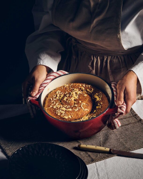 στριφτή-κουλούρα-γεμιστή-με-μπλε-τυρί-563363470
