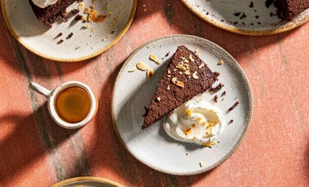 κέικ-με-ξηρούς-καρπούς-καφέ-και-ρούμι-torta-563365894