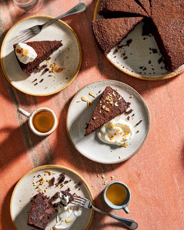 κέικ-με-ξηρούς-καρπούς-καφέ-και-ρούμι-torta-563365894