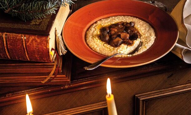 τραχανάς-με-σάλτσα-μανιταριών-563392654