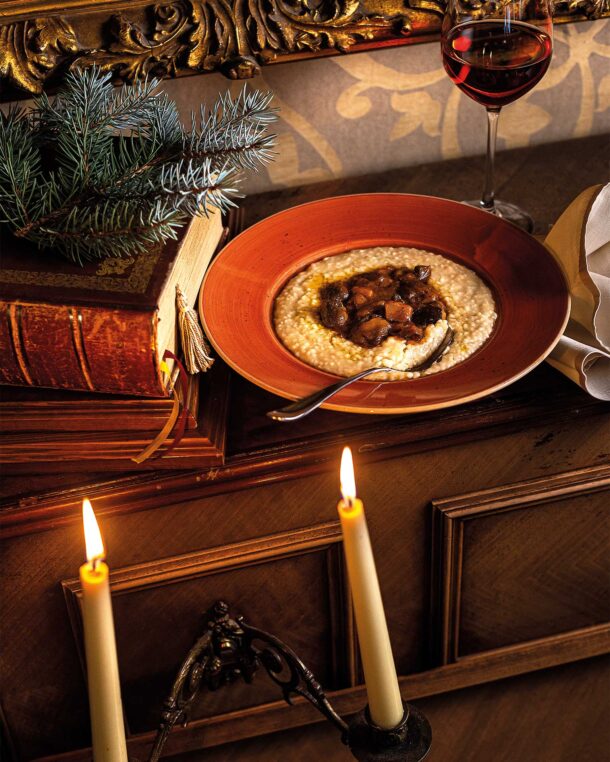 τραχανάς-με-σάλτσα-μανιταριών-563392654