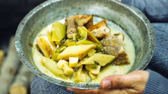 βιτωλιάνικο-χοιρινό-με-πράσα-σέλινο-κ-563377810