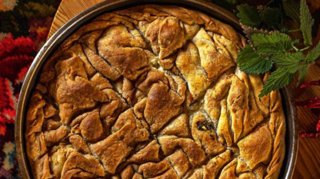 βλάχικη-πίτα-με-πράσα-φέτα-και-ανθότυρ-563381488