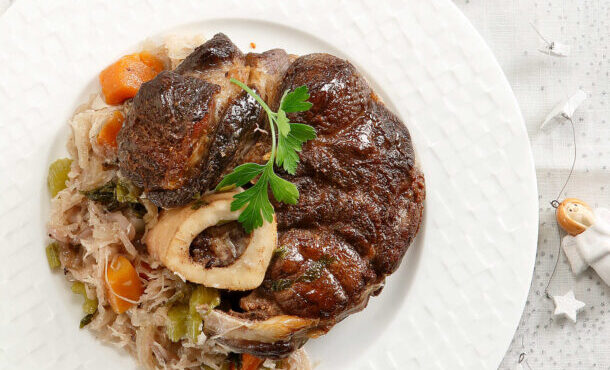 βουβαλίσια-κότσια-με-ξινολάχανο-563389978