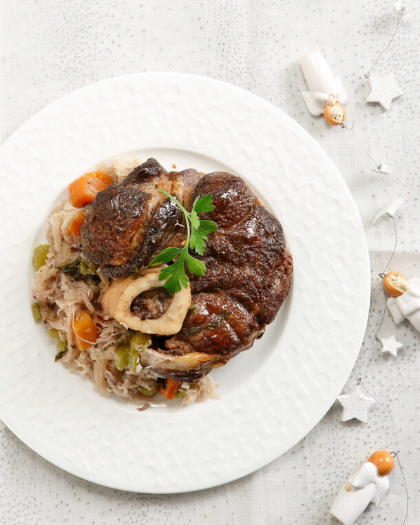 βουβαλίσια-κότσια-με-ξινολάχανο-563389978