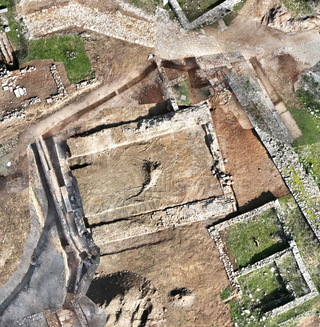 Νέα εντυπωσιακά ευρήματα στους Φιλίππους: Τι έφεραν στο φως οι εργασίες πυρασφάλειας-2