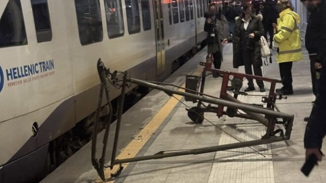 προαστιακός-παντογράφος-συρμού-έπεσ-563415022