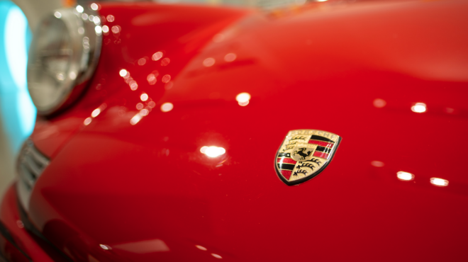 γαλλία-στο-σφυρί-supercars-και-ράβδοι-χρυσο-563444578