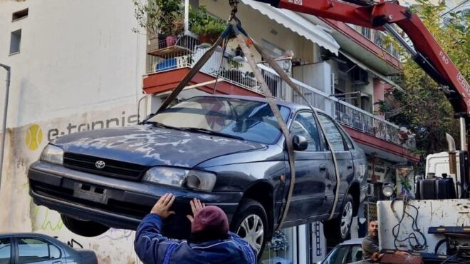 θεσσαλονίκη-δεκάδες-εγκαταλελειμμέ-563400748