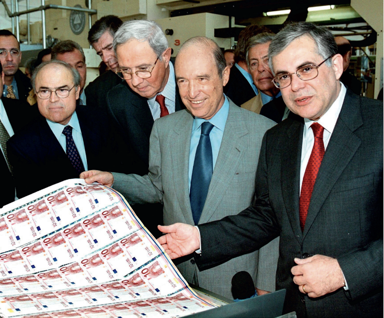 η-παράδοξη-ένταξη-της-ελλάδας-στο-ευ-563413969