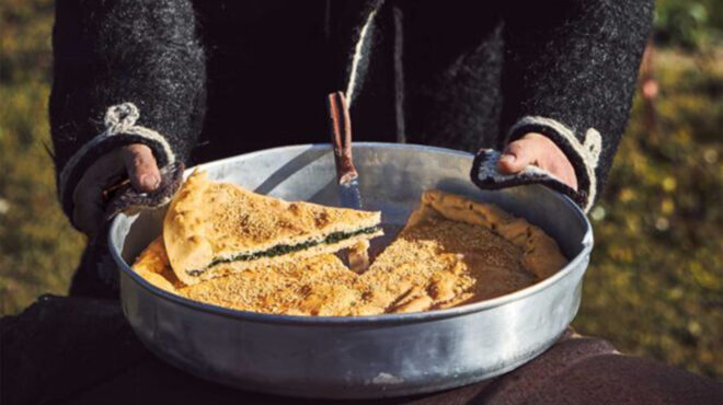 μάρσινα-νηστίσιμη-πίτα-με-τσουκνίδες-563412985