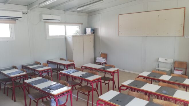 εκπαίδευση-μάθημα-σε-πλατείες-και-κλι-563432662