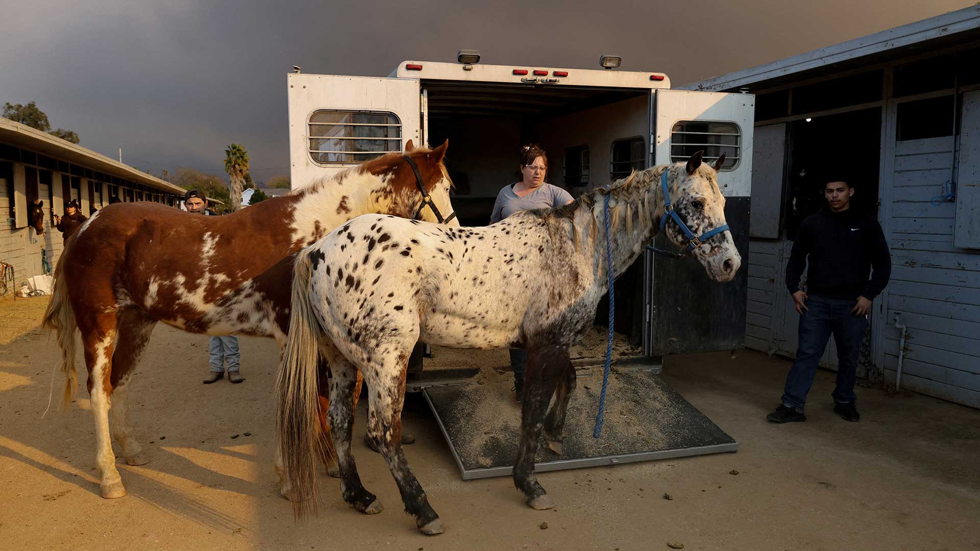 Η πύρινη κόλαση της Καλιφόρνιας μέσα από 12 φωτογραφίες-1