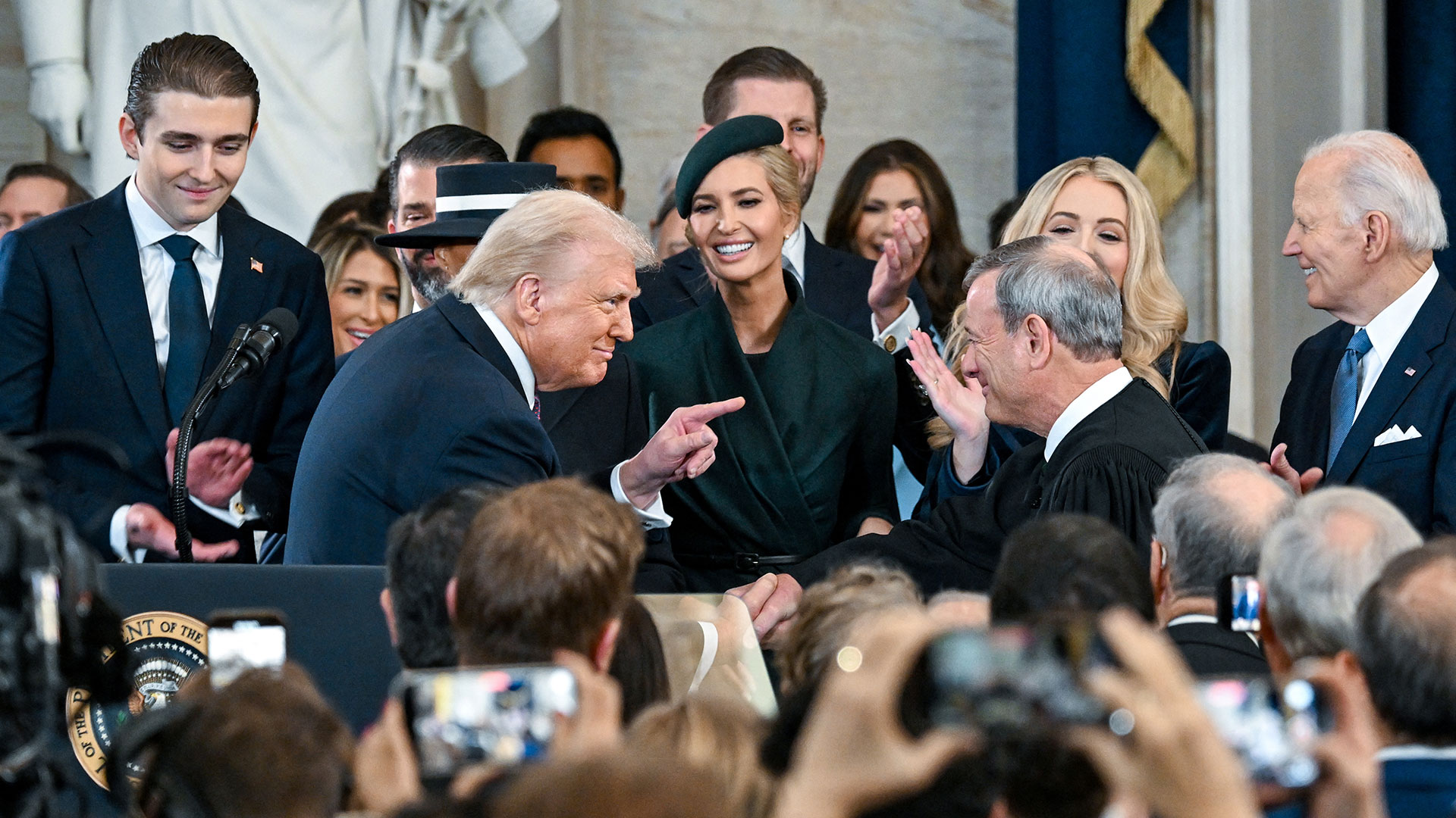 Ντόναλντ Τραμπ: Το μπαράζ διαταγμάτων και τα ανοικτά μέτωπα από το 2021-2