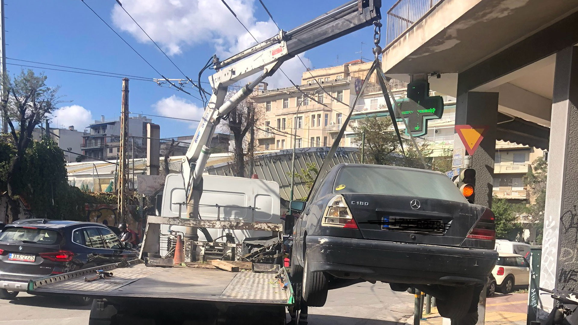 Αθήνα: 1.100 εγκαταλελειμμένα οχήματα μαζεύτηκαν από τους δρόμους-1