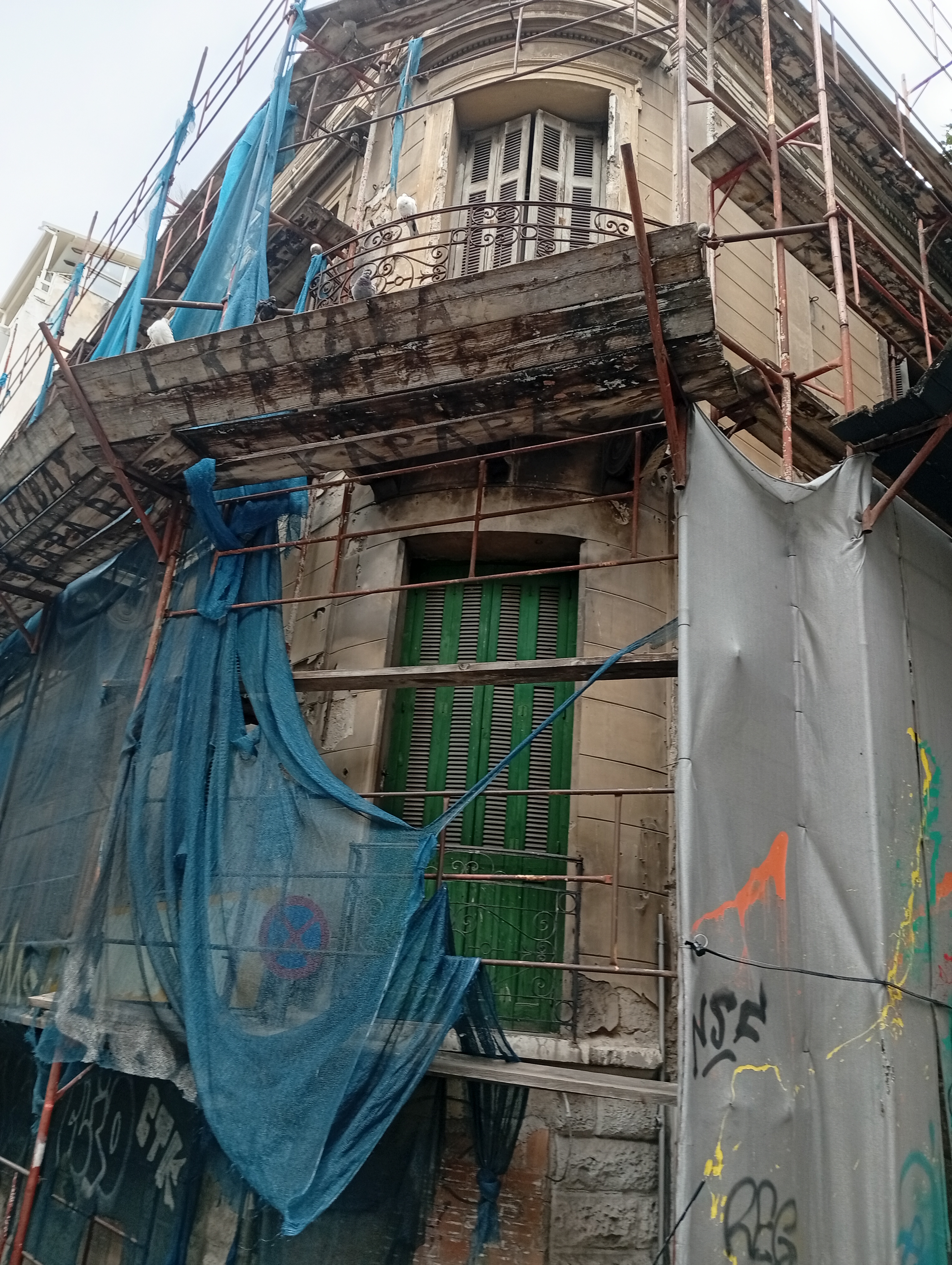 Διατηρητέα: «Το θέμα είναι να σωθούν πριν καταρρεύσουν»-1