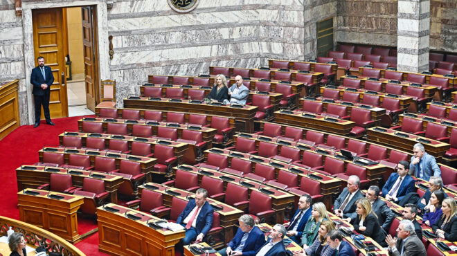 διαβάζοντας-τον-λευκό-οίκο-από-την-αθή-563436649