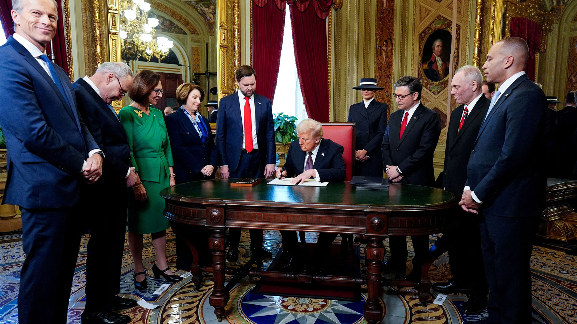 Τραμπ: Εξαγγελίες για «επανάσταση κοινής λογικής» – Ομαλή είσοδος σε τούνελ αβεβαιότητας-1