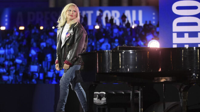 2025-lady-gaga-kάιλι-μινόγκ-και-green-day-563400745