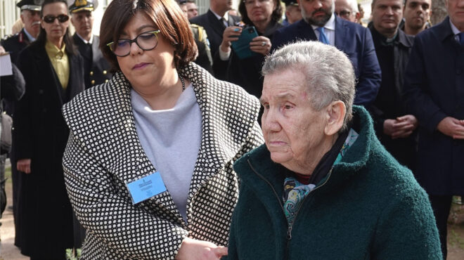 συγκίνηση-και-πλήθος-προσωπικοτήτων-563443543