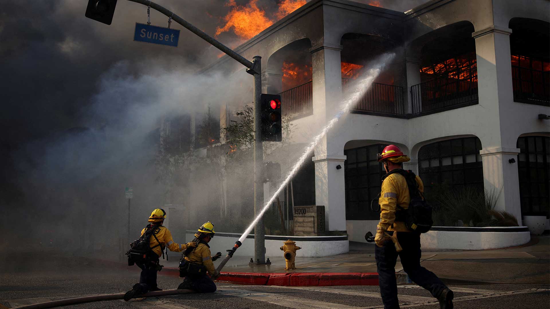 Η πύρινη κόλαση της Καλιφόρνιας μέσα από 12 φωτογραφίες-2