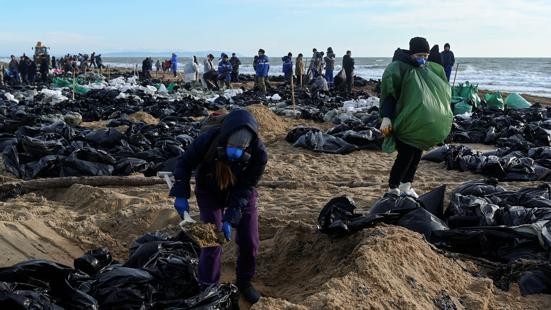 Πετρελαιοκηλίδα στη Μαύρη Θάλασσα: Η ρύπανση εξαπλώνεται σε περισσότερες ακτές-1