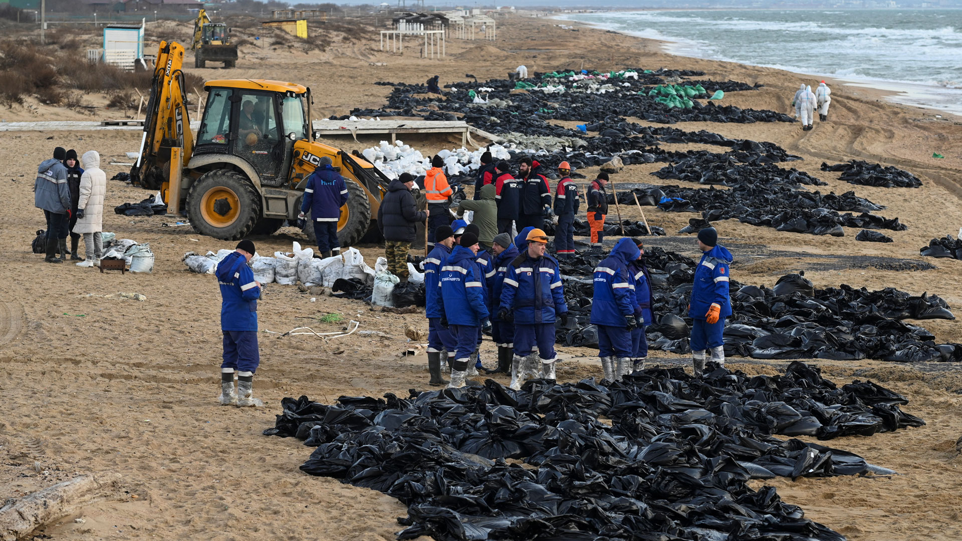 Πετρελαιοκηλίδα στη Μαύρη Θάλασσα: Η ρύπανση εξαπλώνεται σε περισσότερες ακτές-2