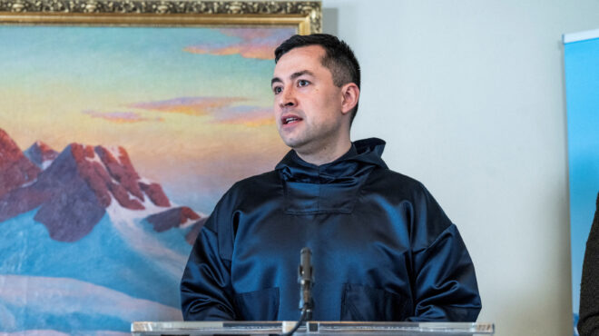 συνάντηση-πρωθυπουργού-της-γροιλανδ-563406292