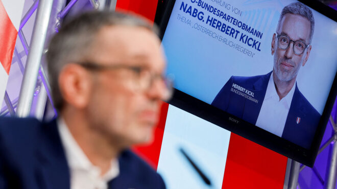 αυστρία-ο-ηγέτης-της-ακροδεξιάς-καλεί-563404825