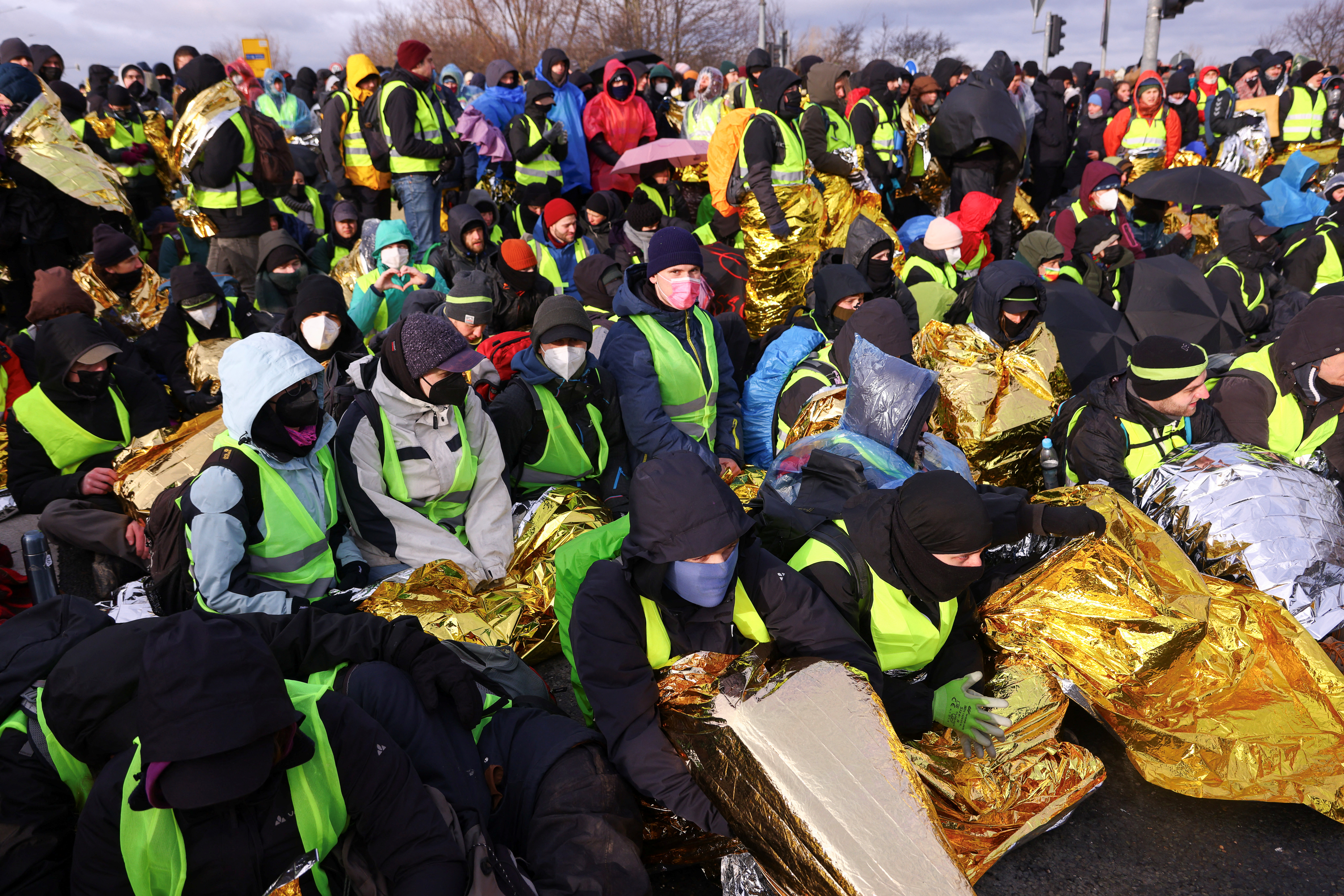 Γερμανία: Σε κλοιό χιλιάδων διαδηλωτών το συνέδριο του ακροδεξιού AfD-2