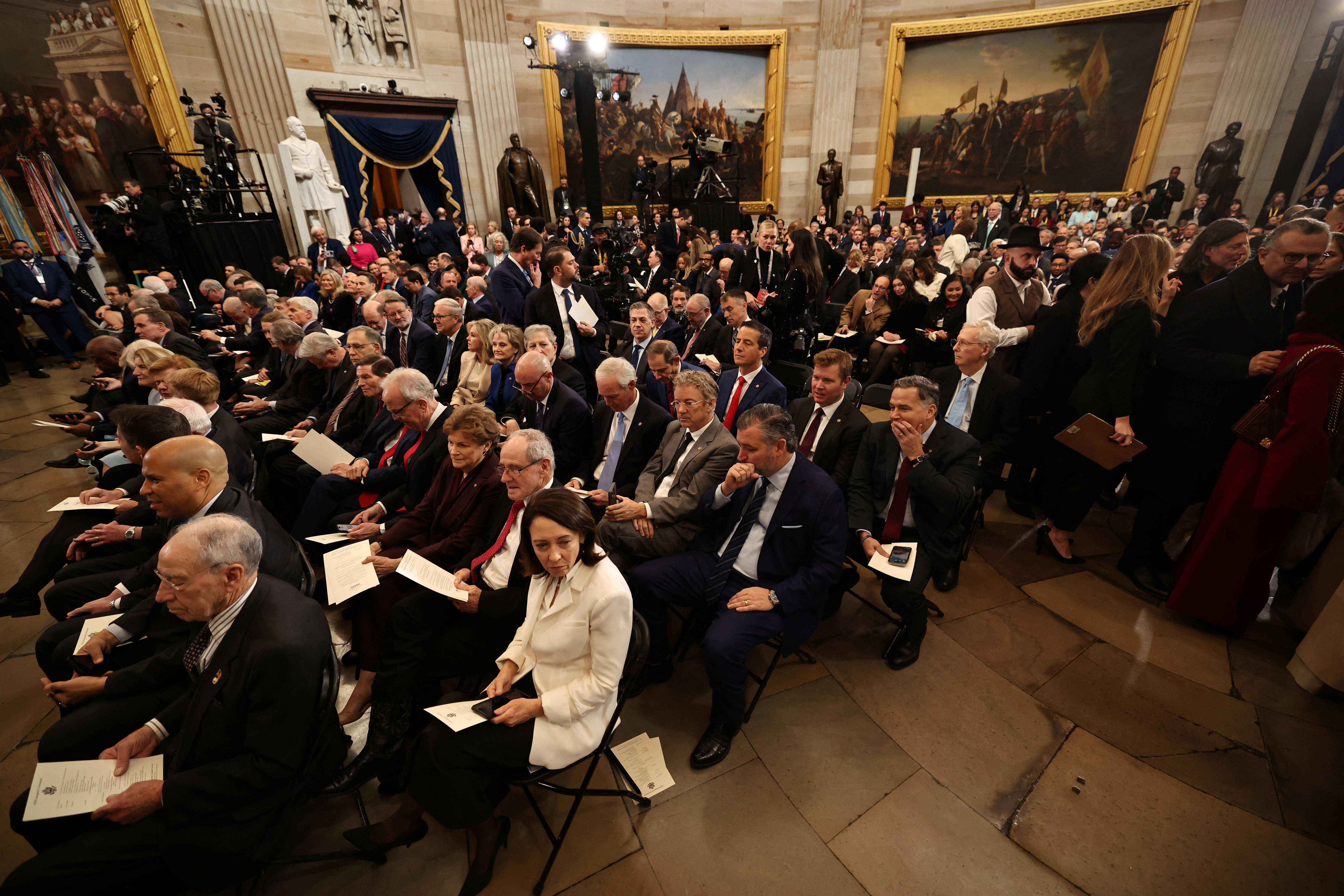 Ντόναλντ Τραμπ: Το μπαράζ διαταγμάτων και τα ανοικτά μέτωπα από το 2021-3